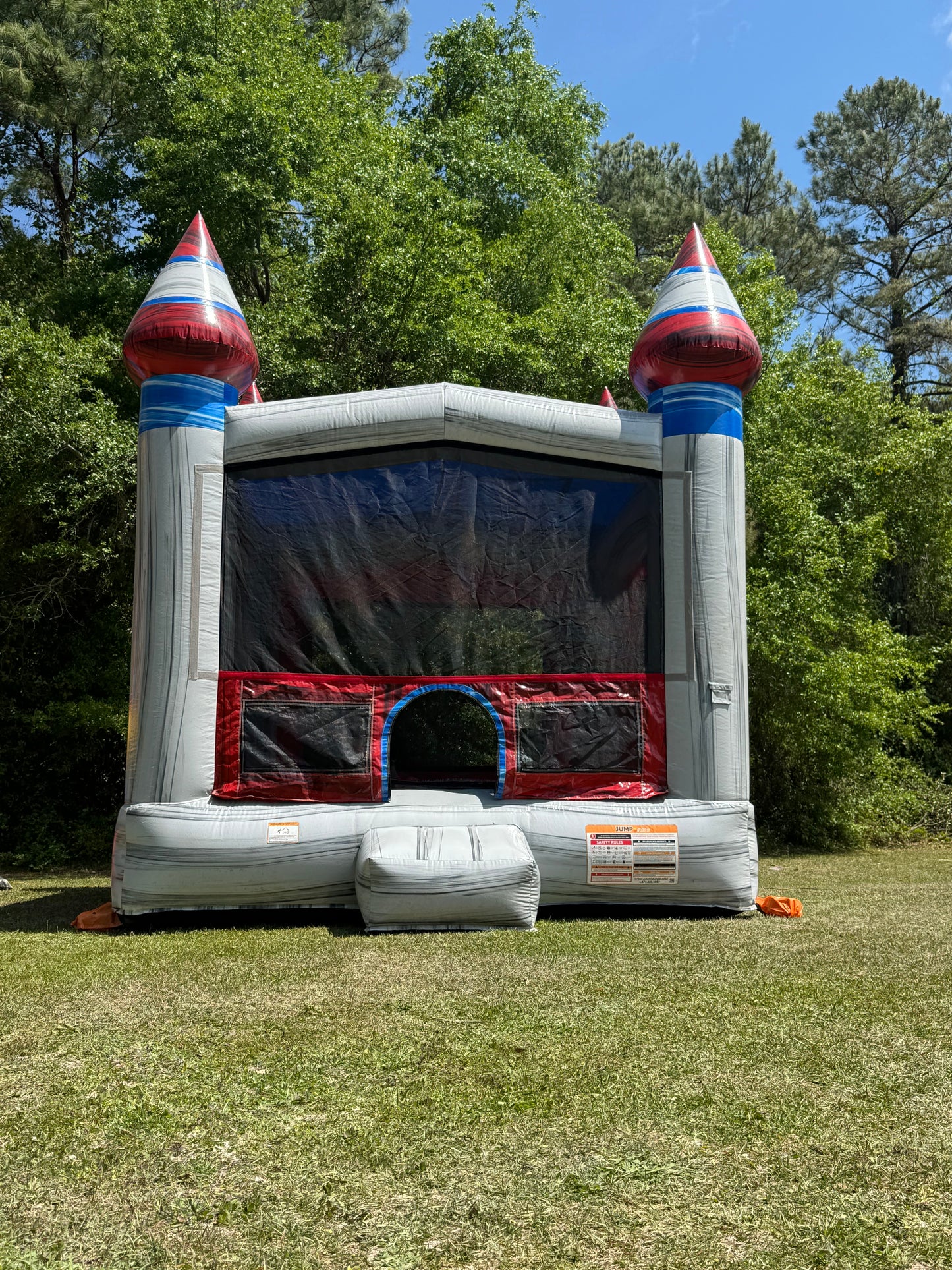 Classic bounce house “Firecracker”